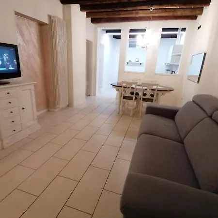 Vivere Al Ponte Vecchio Apartment *